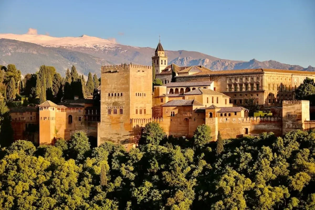 La Alhambra de Granada al atardecer